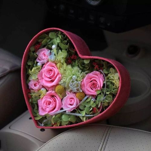 永鋒百合新城 鮮花好禮獻(xiàn)女神，春日盛惠暖人心